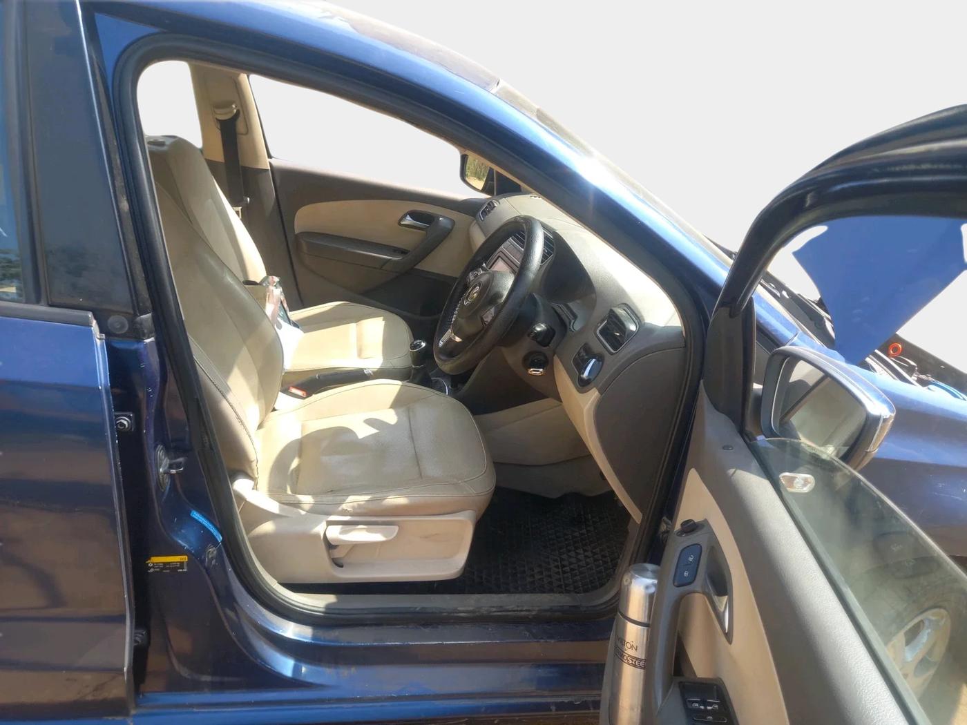 2012 Volkswagen Vento HIGHLINE 1.6 MPI, Petrol, Manual, 1,43,252 km, interior