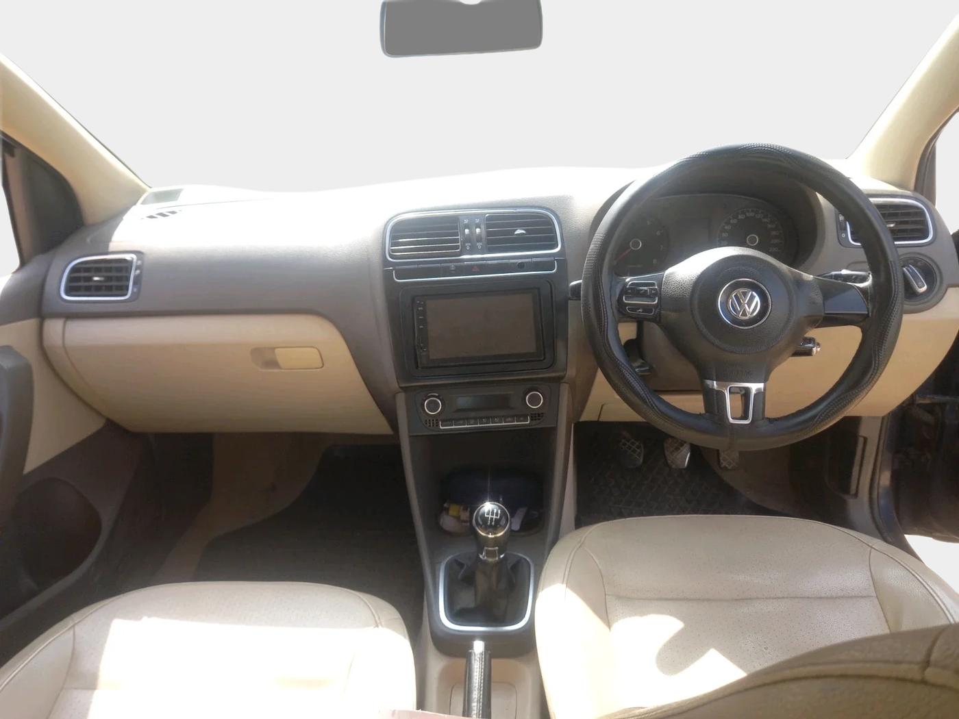2012 Volkswagen Vento HIGHLINE 1.6 MPI, Petrol, Manual, 1,43,252 km, interior