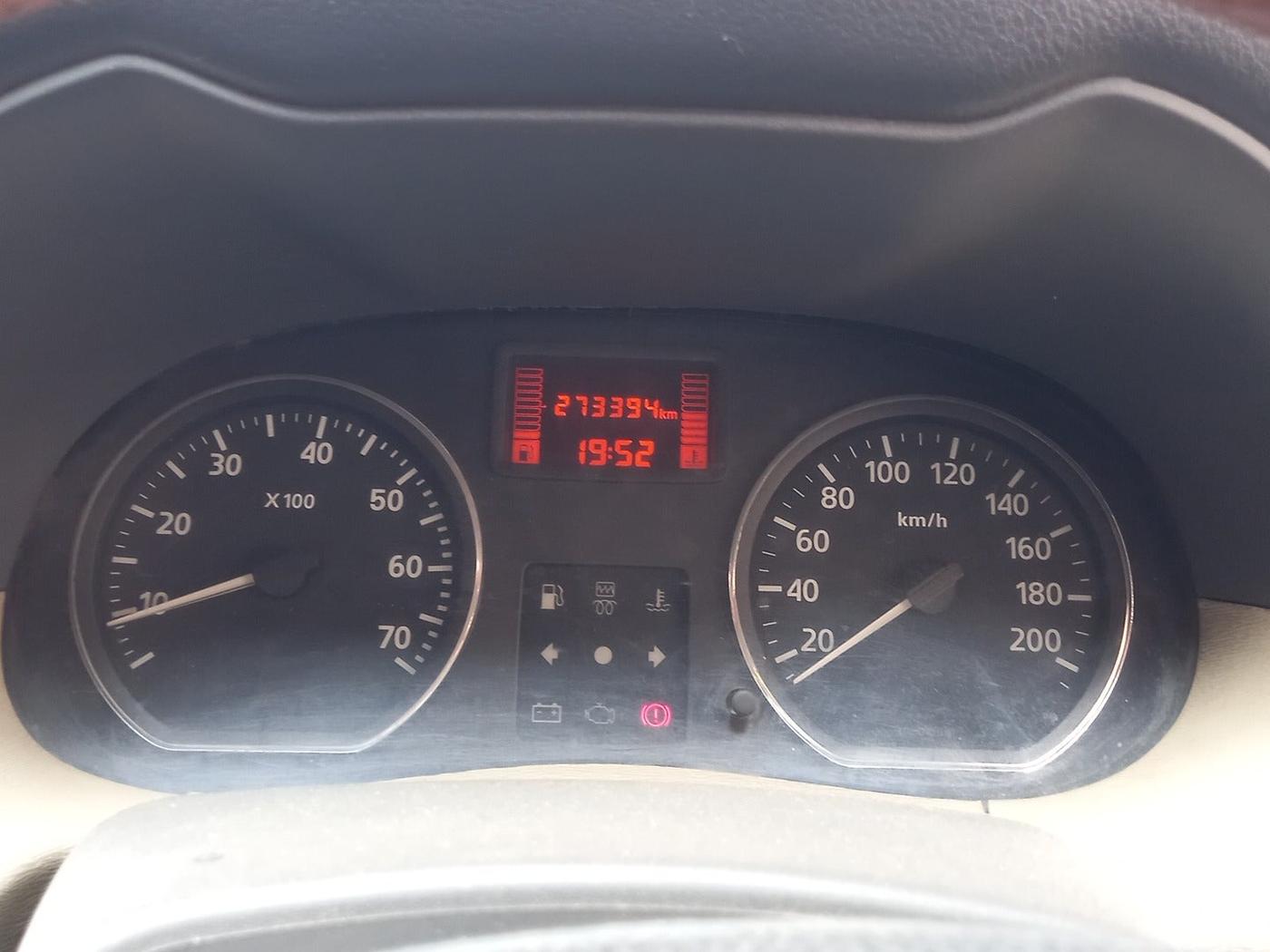 2015 Nissan Terrano XL (D), Diesel, Manual, 2,73,394 km, interior