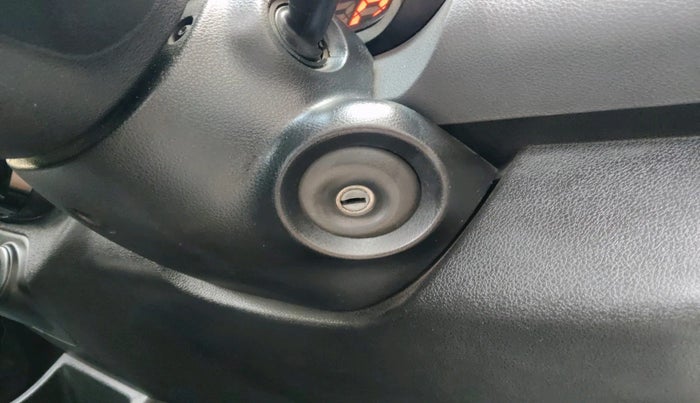 2018 Renault Kwid RXT 1.0, Petrol, Manual, 1,53,946 km, interior