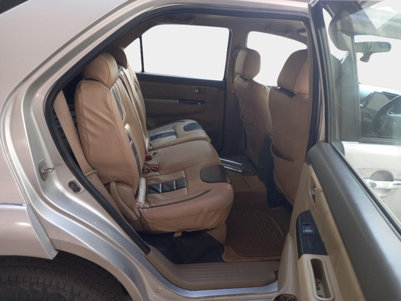 2013 Toyota Fortuner 3.0 4X2 AT, Diesel, Automatic, 1,75,561 km, interior