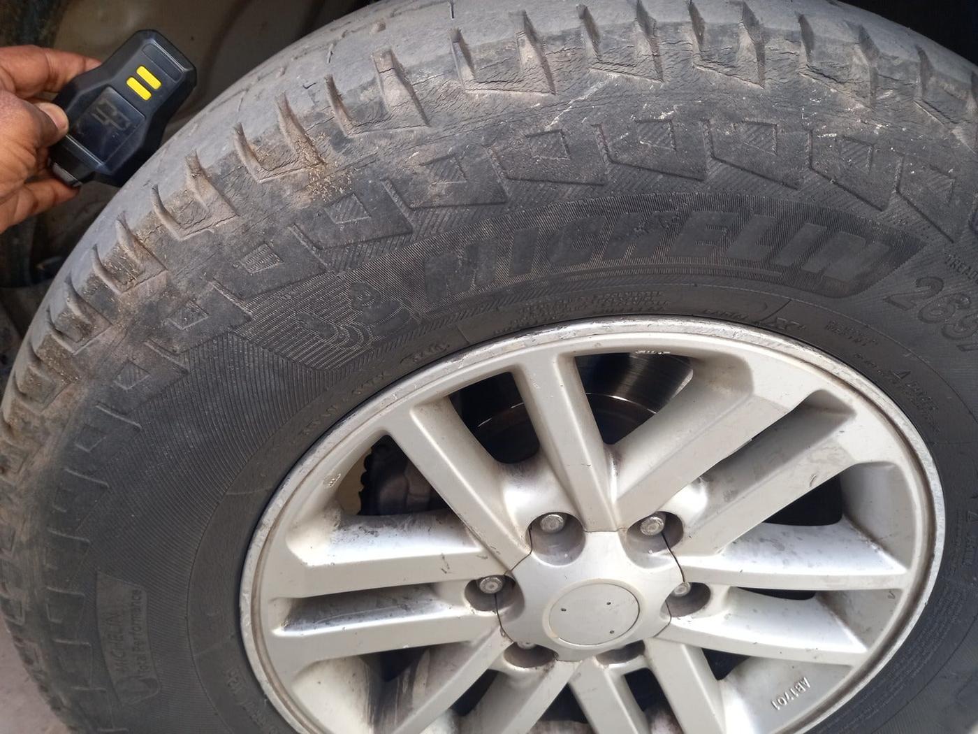 2013 Toyota Fortuner 3.0 4X2 AT, Diesel, Automatic, 1,75,561 km, tyre