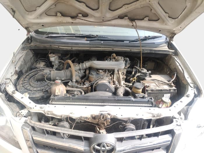 2013 Toyota Innova 2.5 GX 7 STR, Diesel, Manual, 1,24,904 km, exterior