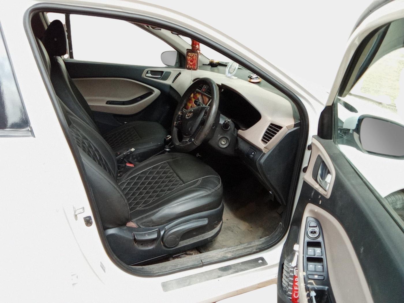 2014 Hyundai Elite i20 SPORTZ 1.4 CRDI, Diesel, Manual, 96,698 km, interior