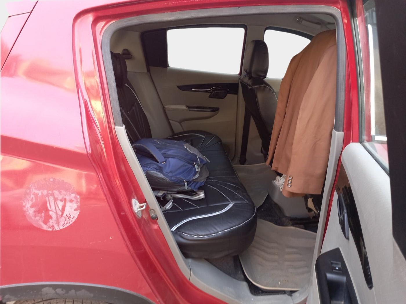 2016 Mahindra Kuv100 K8 D 5 STR, Diesel, Manual, 86,549 km, interior