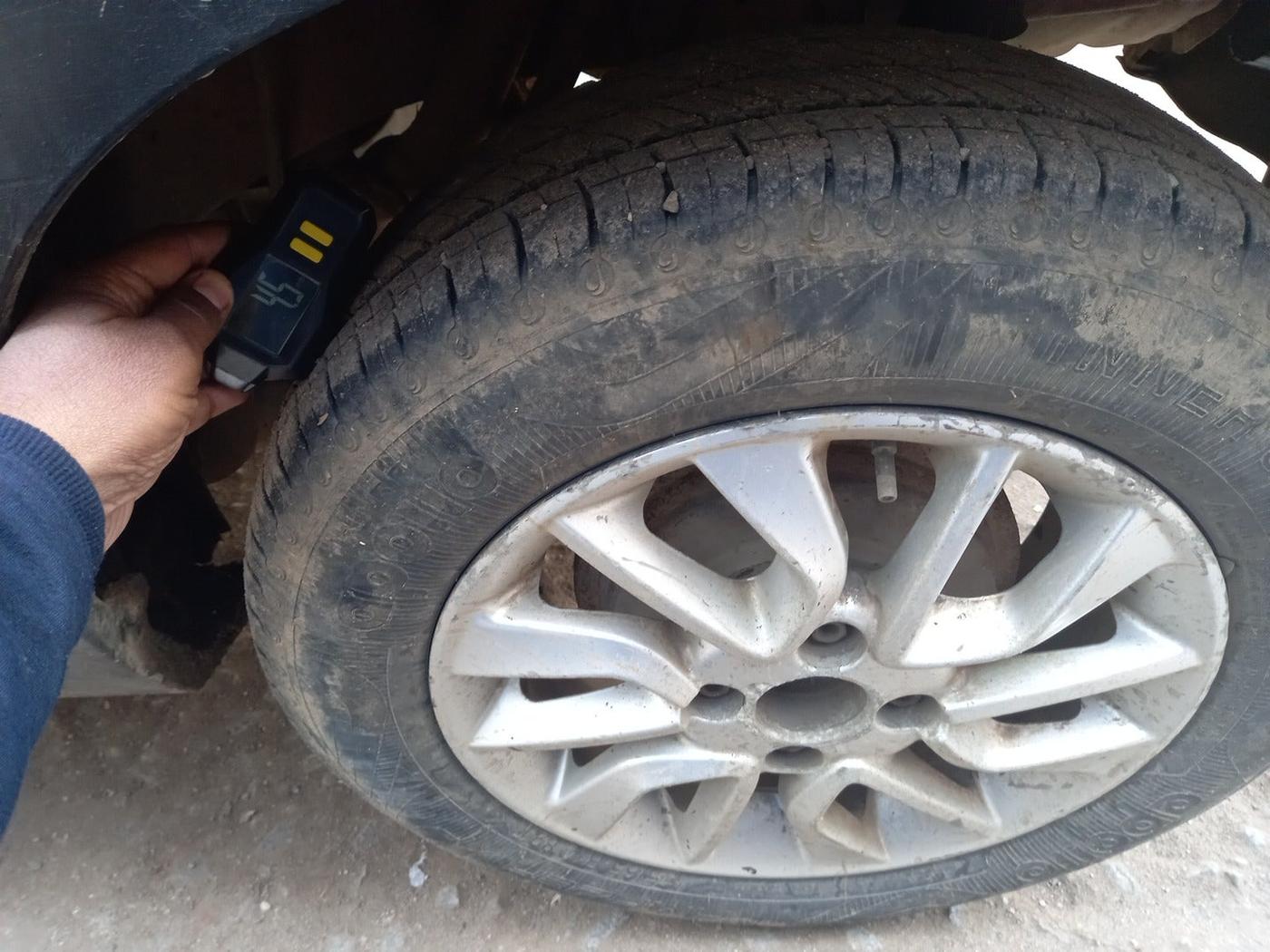 2016 Mahindra Kuv100 K8 D 5 STR, Diesel, Manual, 86,549 km, tyre