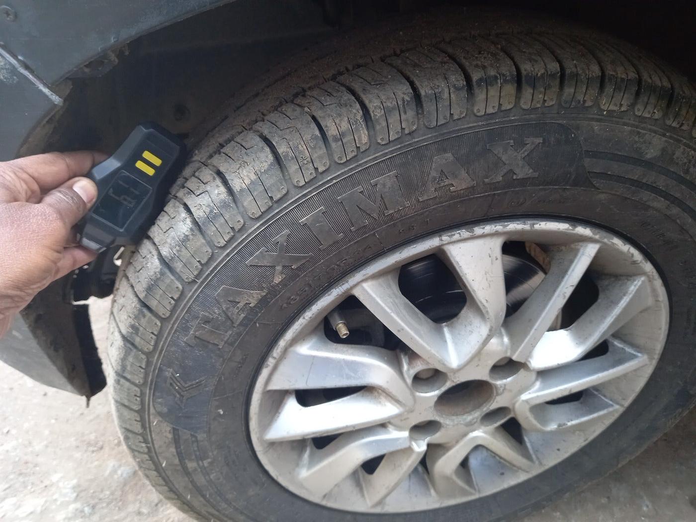 2016 Mahindra Kuv100 K8 D 5 STR, Diesel, Manual, 86,549 km, tyre