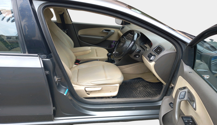 2013 Volkswagen Vento HIGHLINE DIESEL 1.6, Diesel, Manual, 1,45,899 km, interior