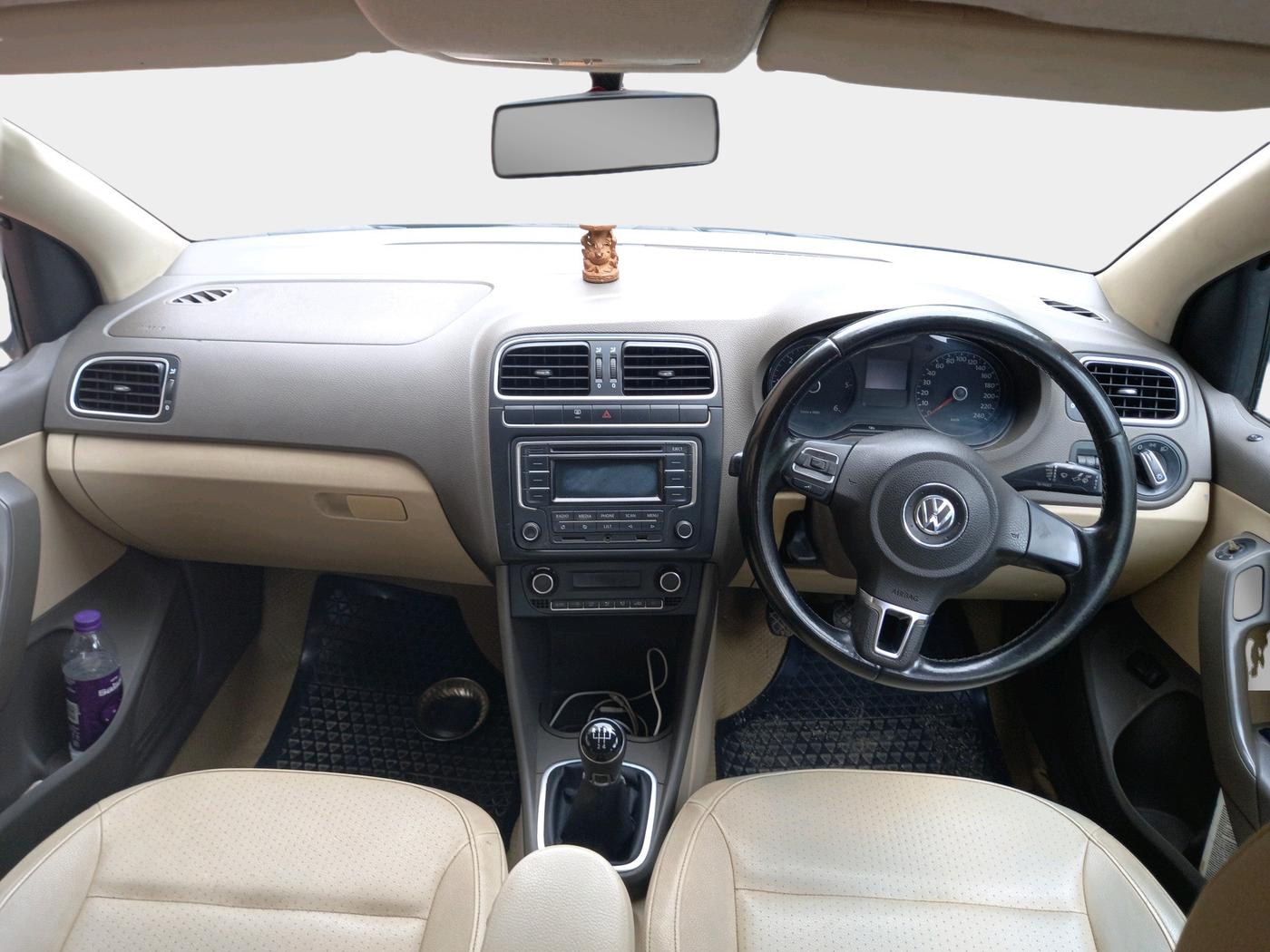 2013 Volkswagen Vento HIGHLINE DIESEL 1.6, Diesel, Manual, 1,45,899 km, interior