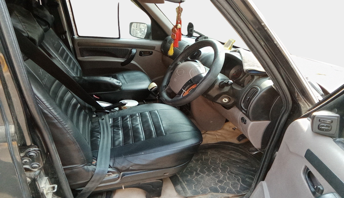 2014 Mahindra Scorpio VLX 2WD AIRBAG BS-III, Diesel, Manual, 1,22,781 km, interior