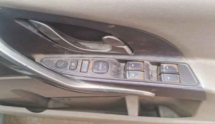 2012 Mahindra XUV500 W8, Diesel, Manual, 1,45,683 km, interior