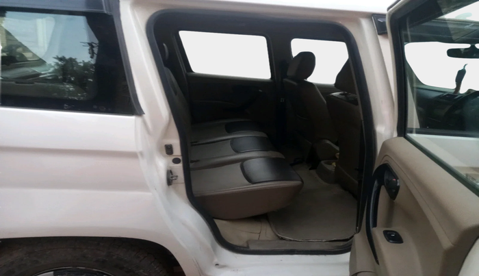 2019 Mahindra TUV300 T4 PLUS, Diesel, Manual, 82,845 km, interior