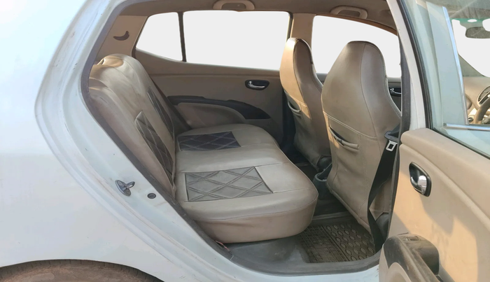 2011 Hyundai i10 MAGNA 1.1, Petrol, Manual, 1,89,398 km, interior