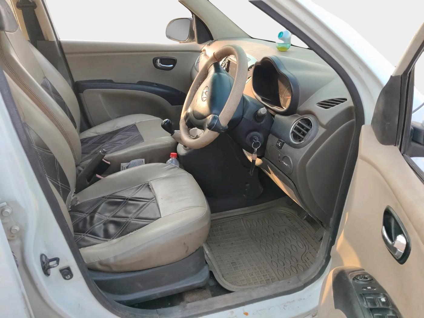 2011 Hyundai i10 MAGNA 1.1, Petrol, Manual, 1,89,398 km, interior