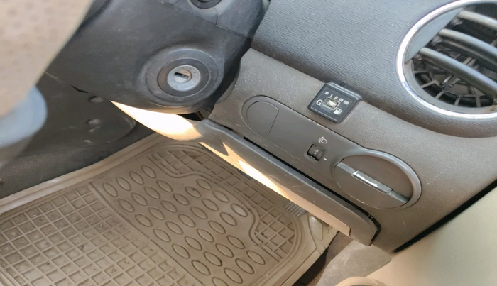 2011 Hyundai i10 MAGNA 1.1, Petrol, Manual, 1,89,398 km, interior