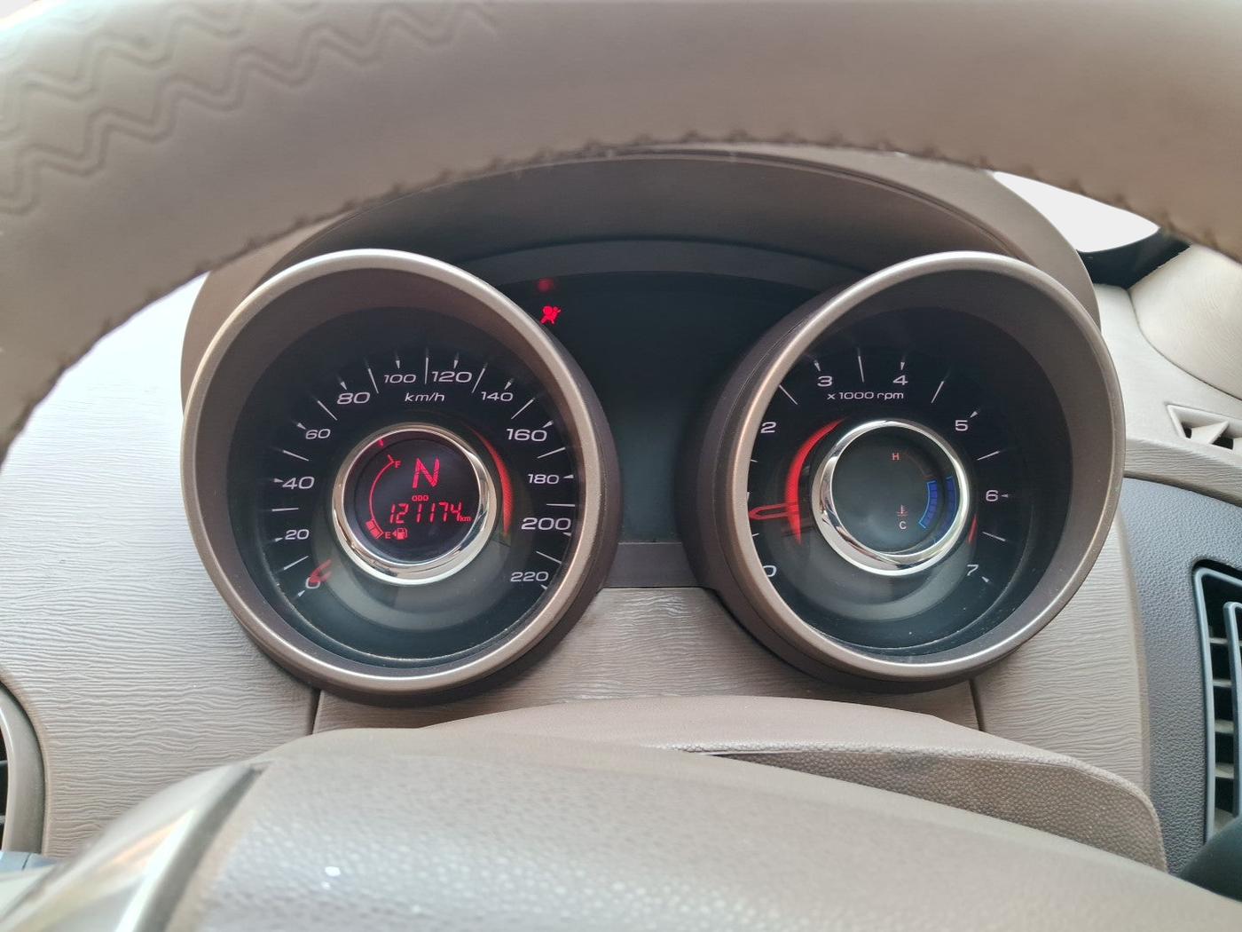 2012 Mahindra XUV500 W8, Diesel, Manual, 1,21,174 km, interior