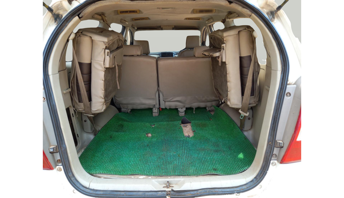 2012 Toyota Innova 2.5 G 8 STR, Diesel, Manual, 4,46,925 km, exterior