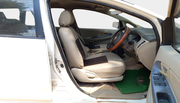 2012 Toyota Innova 2.5 G 8 STR, Diesel, Manual, 4,46,925 km, interior