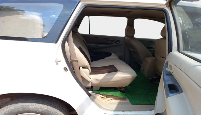 2012 Toyota Innova 2.5 G 8 STR, Diesel, Manual, 4,46,925 km, interior