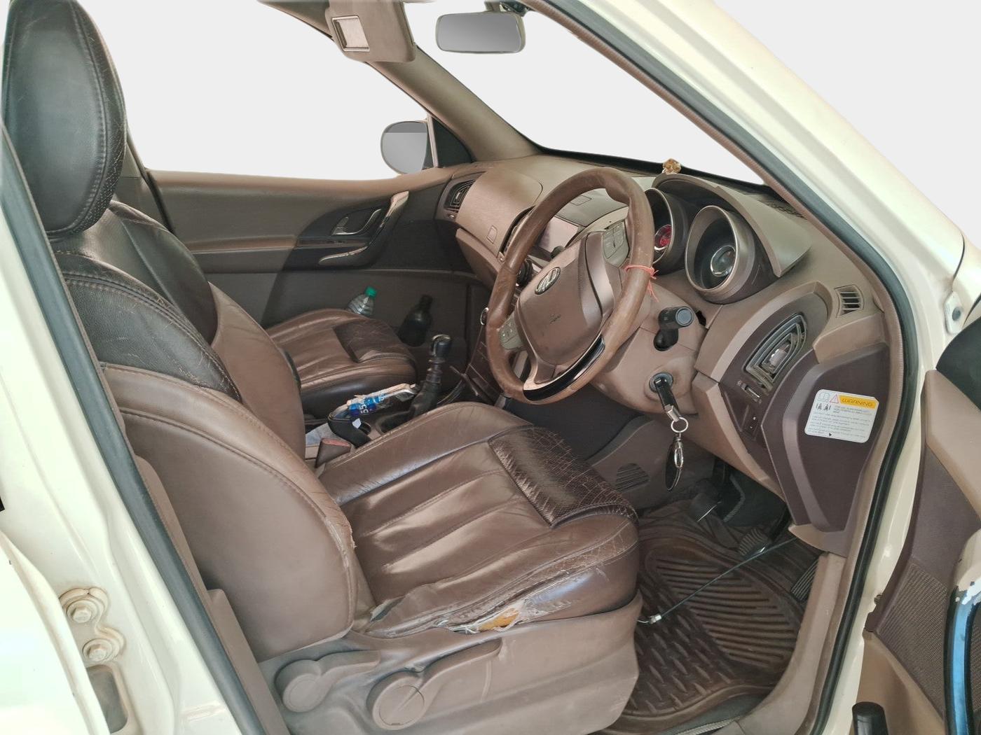 2012 Mahindra XUV500 W8, Diesel, Manual, 2,03,800 km, interior