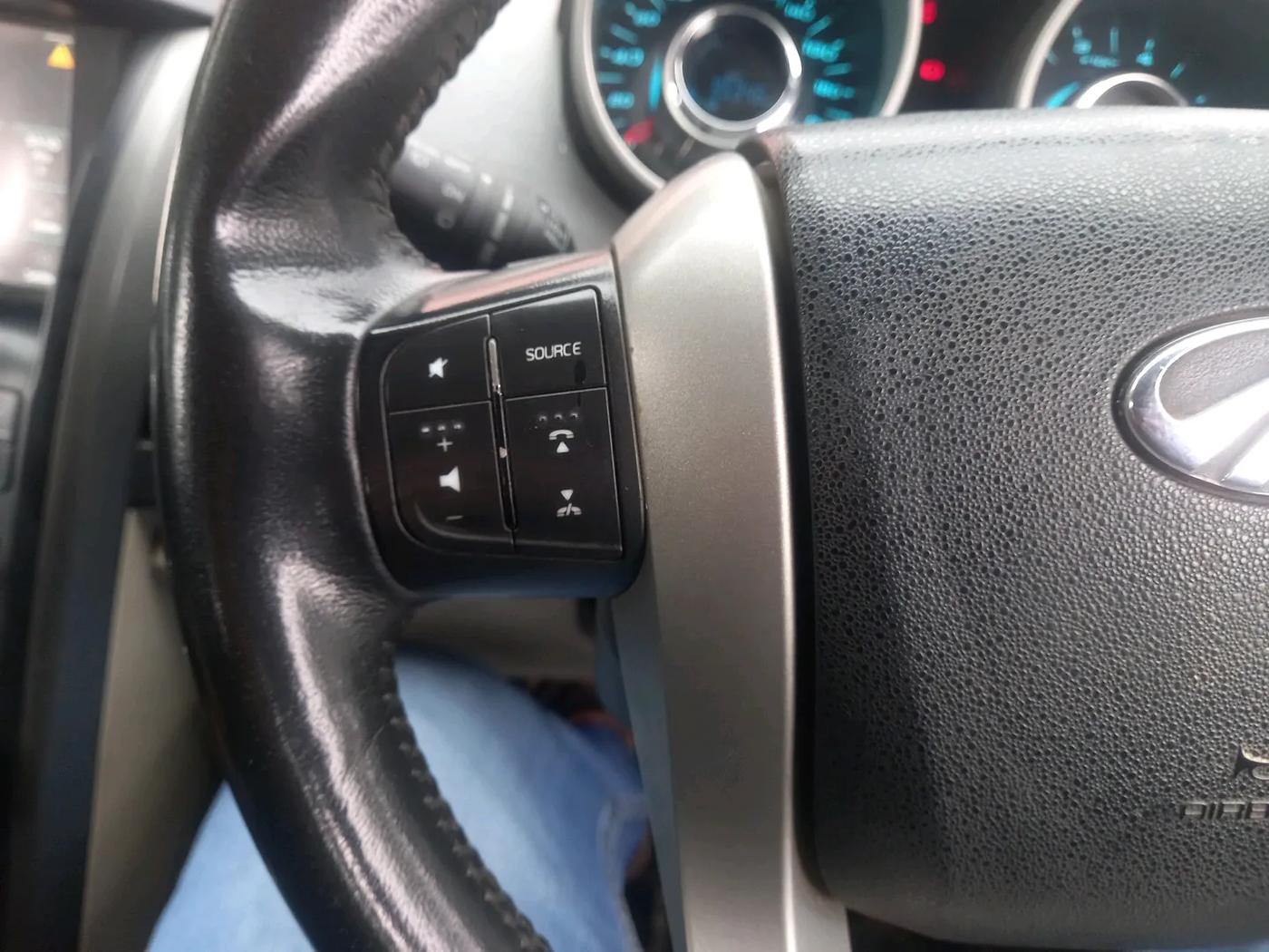 2015 Mahindra XUV500 W10, Diesel, Manual, 97,000 km, interior