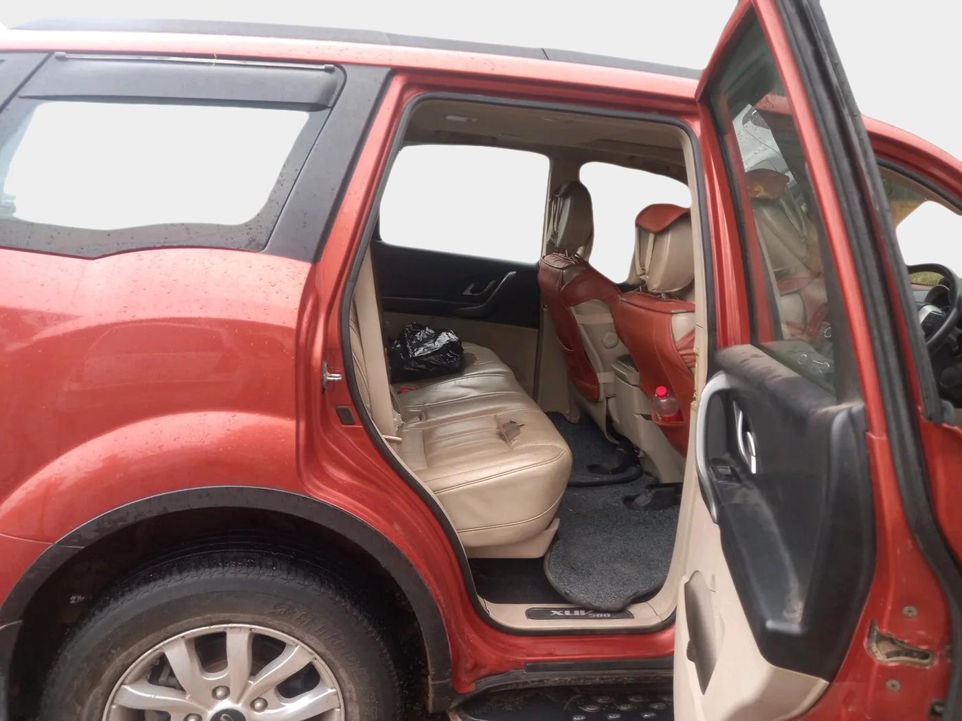 2015 Mahindra XUV500 W10, Diesel, Manual, 97,000 km, interior