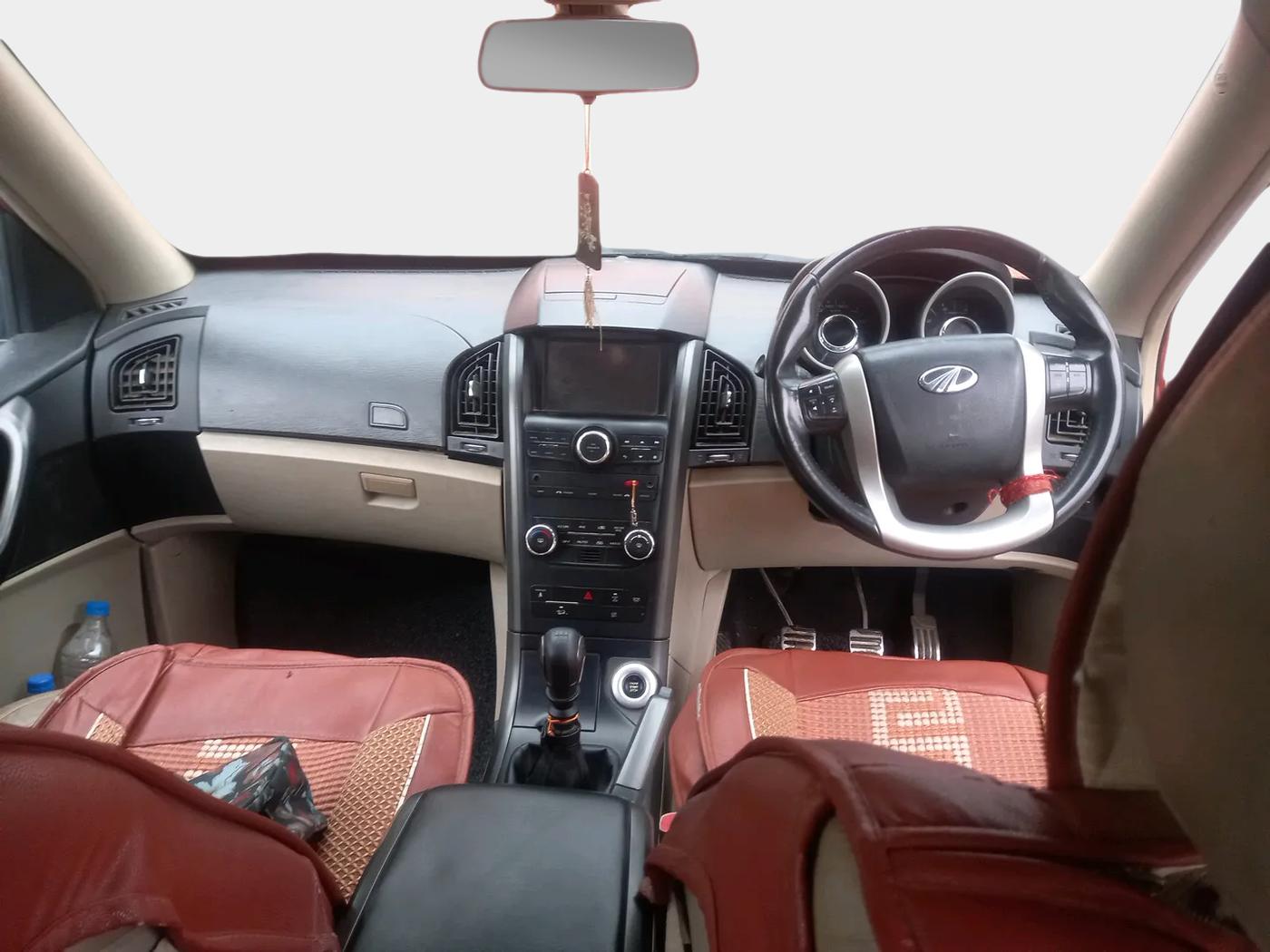 2015 Mahindra XUV500 W10, Diesel, Manual, 97,000 km, interior