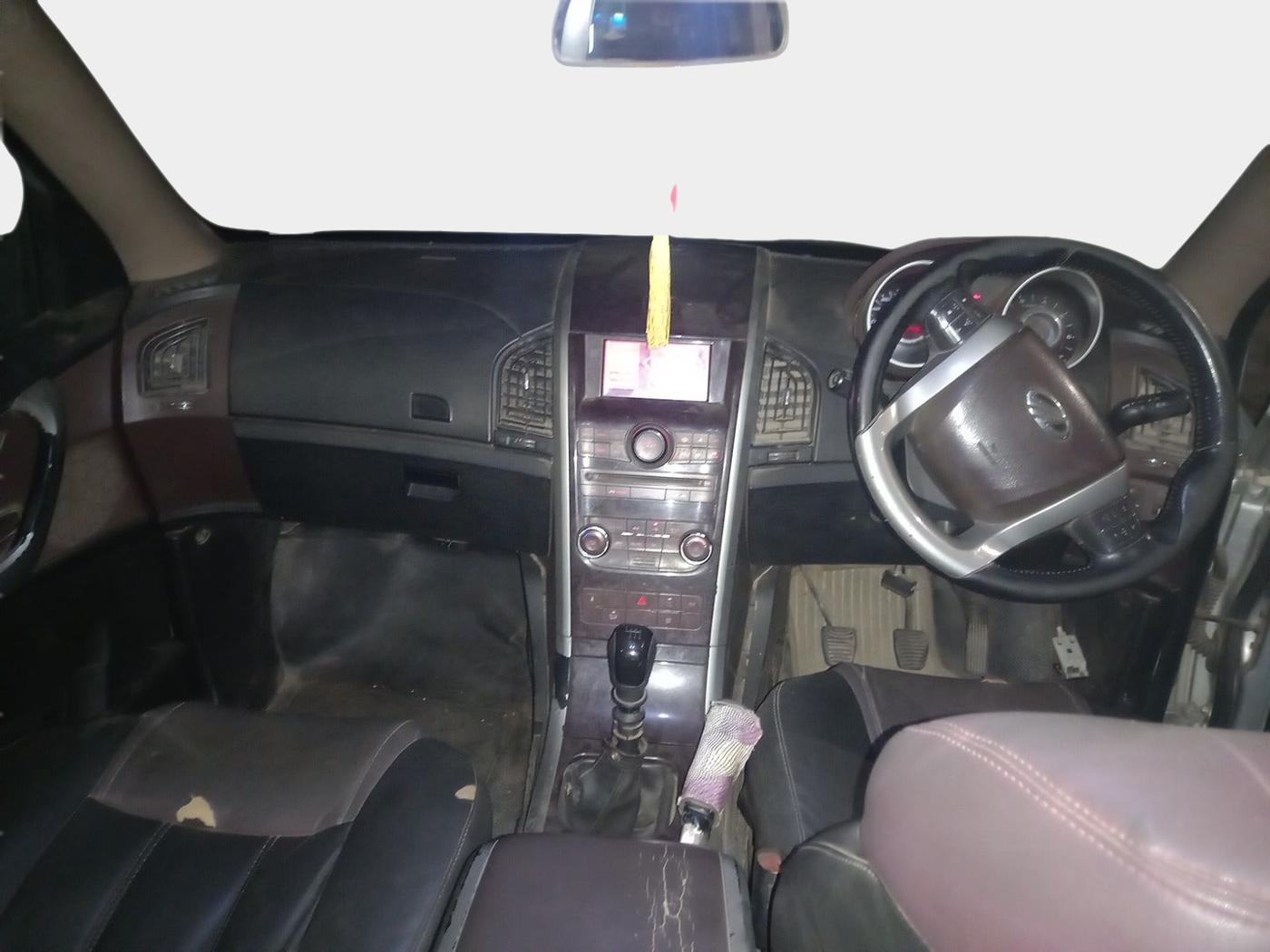 2011 Mahindra XUV500 W6, Diesel, Manual, 74,448 km, interior