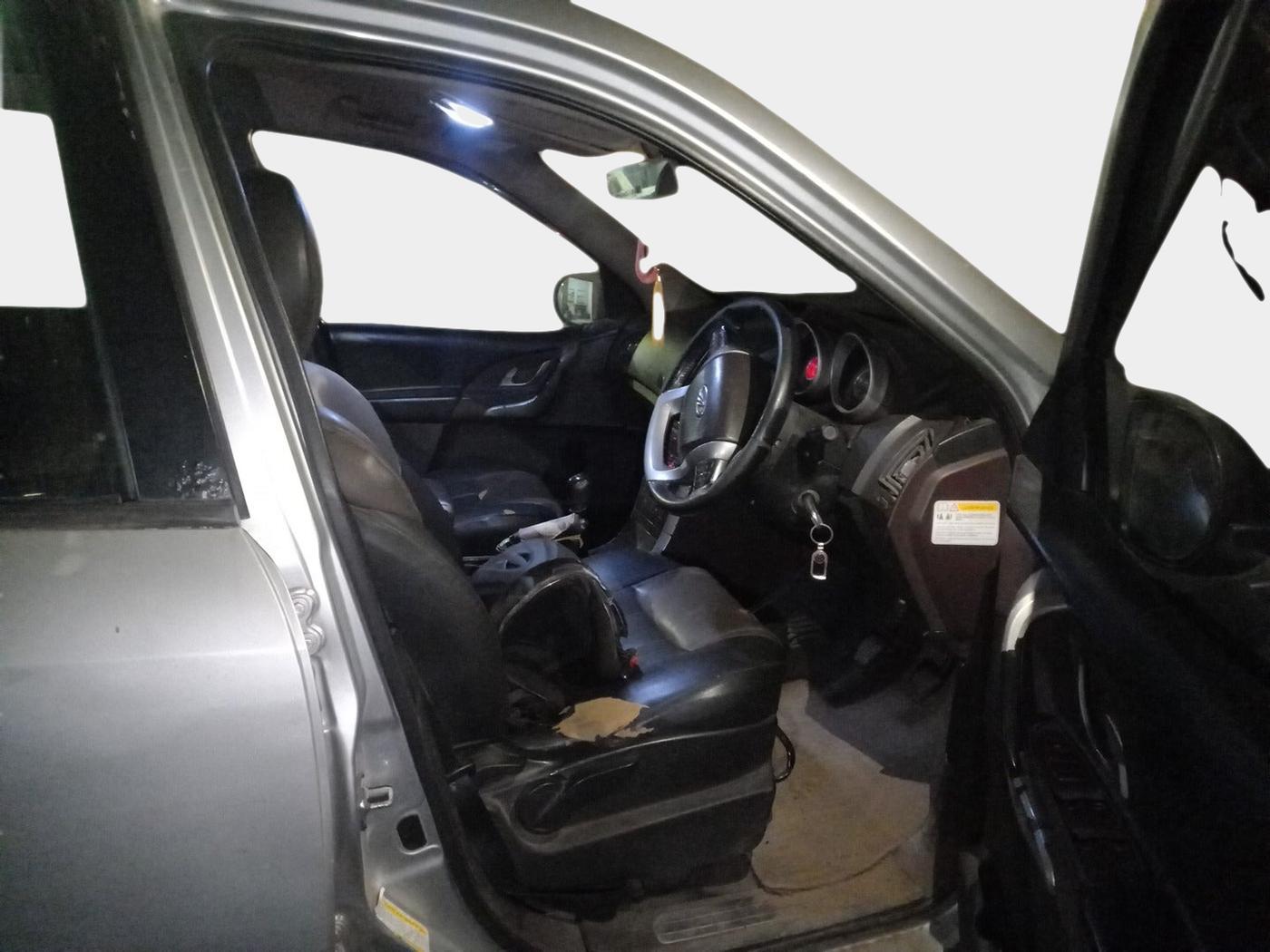2011 Mahindra XUV500 W6, Diesel, Manual, 74,448 km, interior