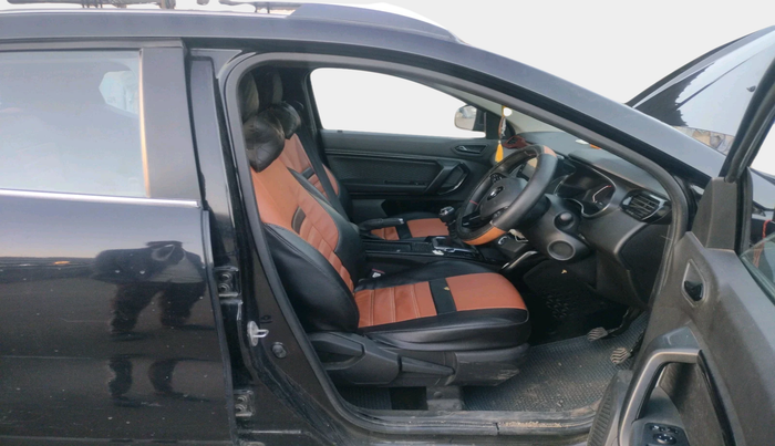 2023 Renault Kiger RXZ MT, Petrol, Manual, 24,940 km, interior