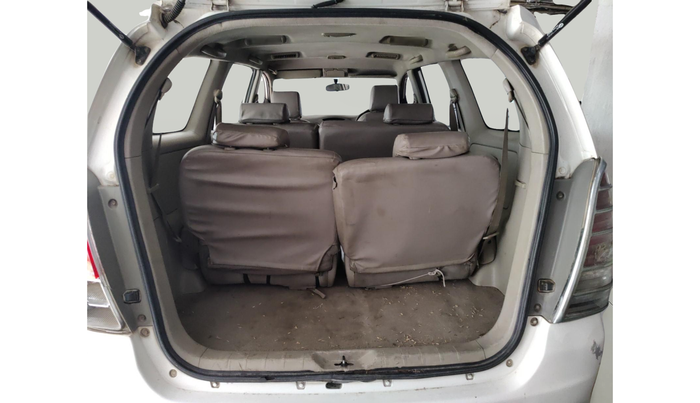 2011 Toyota Innova 2.5 G4 8 STR, Diesel, Manual, 1,86,849 km, exterior