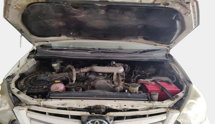 2011 Toyota Innova 2.5 G4 8 STR, Diesel, Manual, 1,86,849 km, exterior