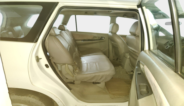 2011 Toyota Innova 2.5 G4 8 STR, Diesel, Manual, 1,86,849 km, interior