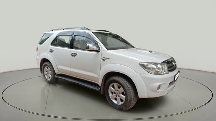 2011 Toyota Fortuner 3.0 4X4 MT, Diesel, Manual, 1,27,588 km, exterior