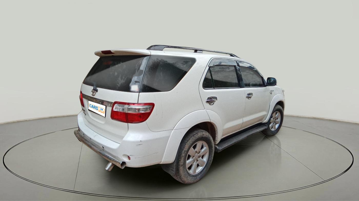 2011 Toyota Fortuner 3.0 4X4 MT, Diesel, Manual, 1,27,588 km, exterior