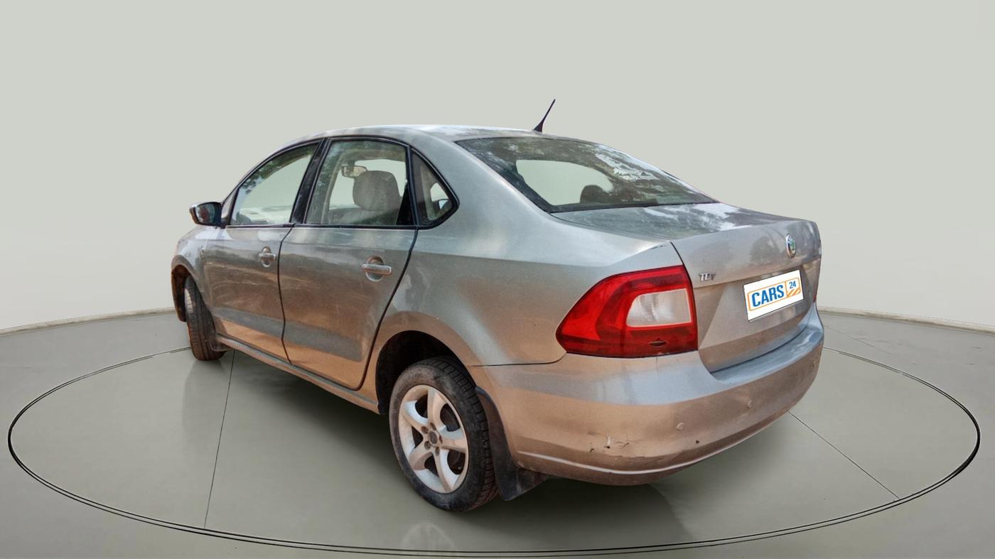 2012 Skoda Rapid ELEGANCE 1.6 TDI CR MT, Diesel, Manual, 93,683 km, exterior
