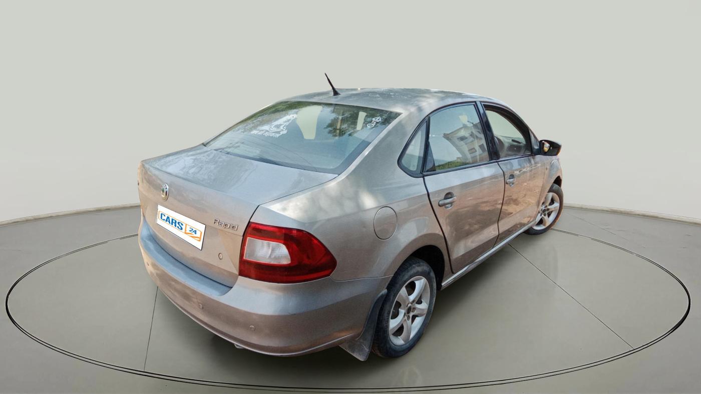 2012 Skoda Rapid ELEGANCE 1.6 TDI CR MT, Diesel, Manual, 93,683 km, exterior
