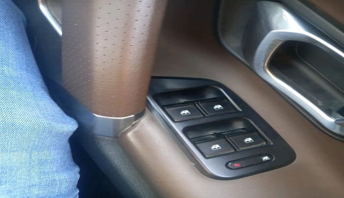 2019 Tata Harrier XZ 2.0L, Diesel, Manual, 1,10,914 km, interior