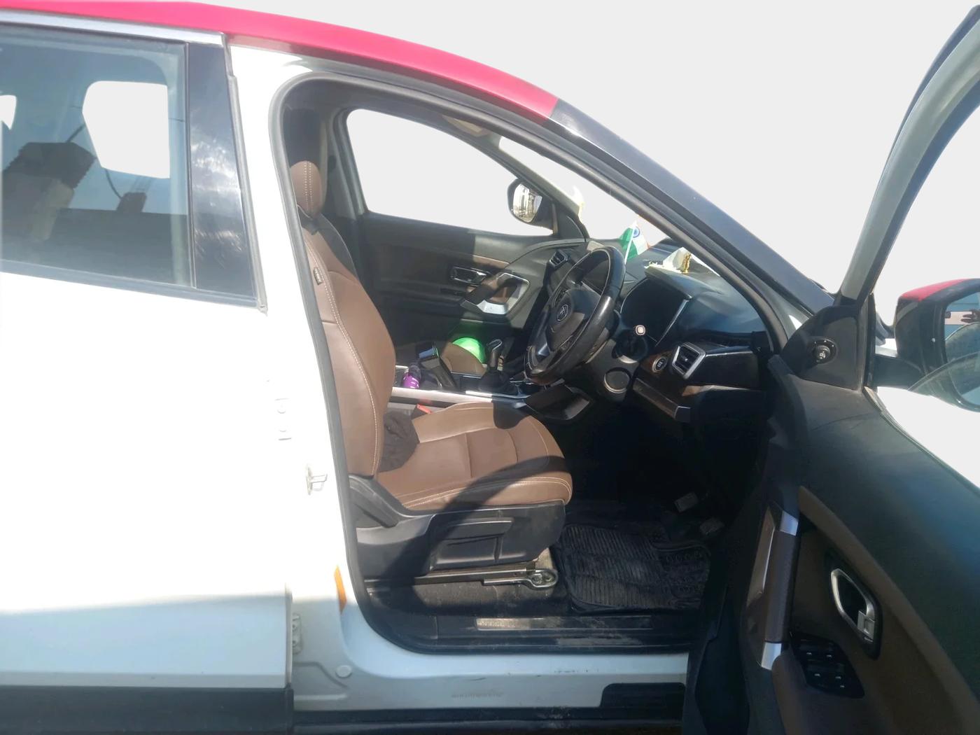 2019 Tata Harrier XZ 2.0L, Diesel, Manual, 1,10,914 km, interior