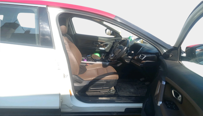 2019 Tata Harrier XZ 2.0L, Diesel, Manual, 1,10,914 km, interior