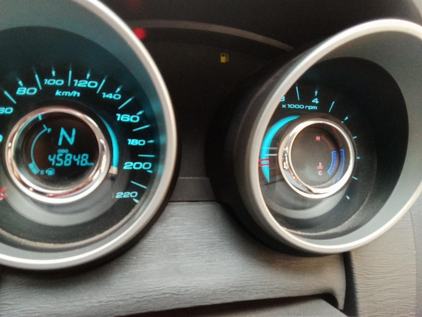 2016 Mahindra XUV500 W10, Diesel, Manual, 45,848 km, interior