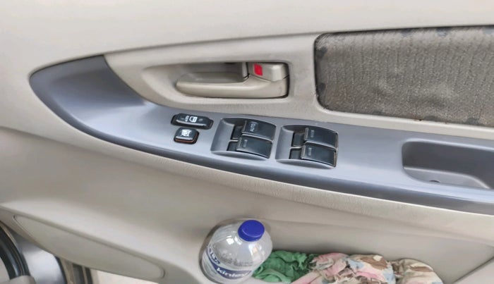 2012 Toyota Innova GX 2.5 7 STR, Diesel, Manual, 79,794 km, interior