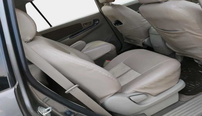 2012 Toyota Innova GX 2.5 7 STR, Diesel, Manual, 79,794 km, interior