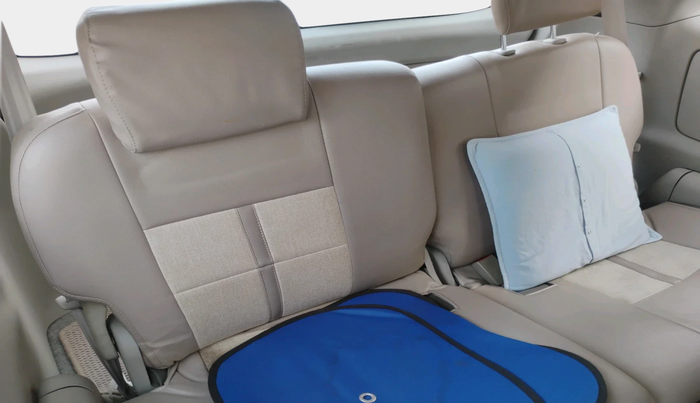 2012 Toyota Innova GX 2.5 7 STR, Diesel, Manual, 79,794 km, interior