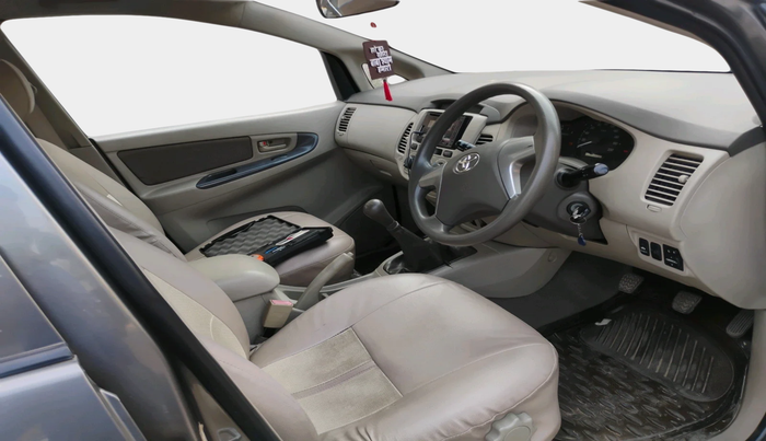 2012 Toyota Innova GX 2.5 7 STR, Diesel, Manual, 79,794 km, interior