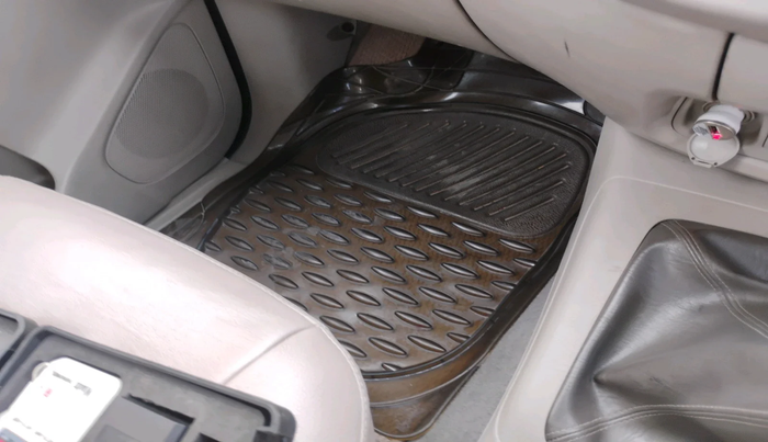 2012 Toyota Innova GX 2.5 7 STR, Diesel, Manual, 79,794 km, interior