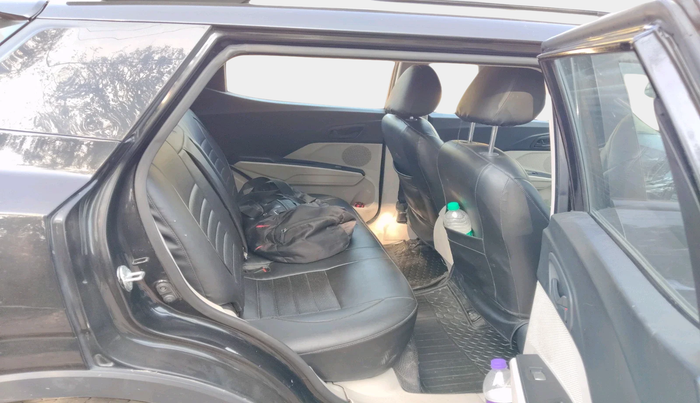 2021 Mahindra XUV300 W6 1.5 Sunroof Diesel, Diesel, Manual, 1,17,667 km, interior