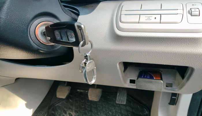 2021 Mahindra XUV300 W6 1.5 Sunroof Diesel, Diesel, Manual, 1,17,667 km, interior