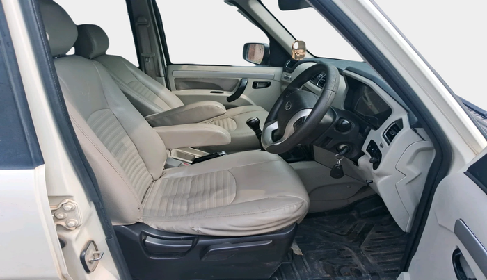 2017 Mahindra Scorpio S10 2WD INTELLI-HYBRID, Diesel, Manual, 96,137 km, interior