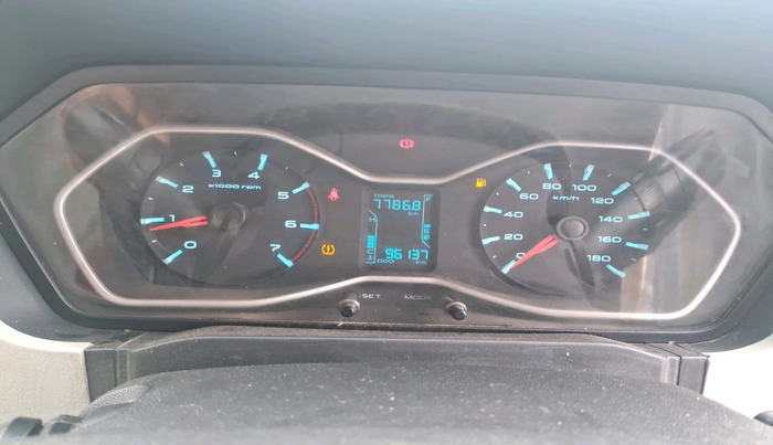 2017 Mahindra Scorpio S10 2WD INTELLI-HYBRID, Diesel, Manual, 96,137 km, interior